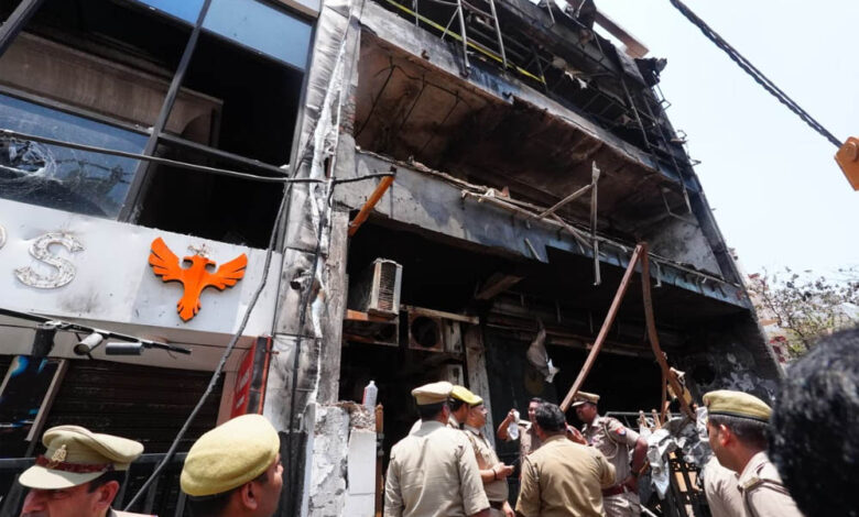 एसआईटी ने की अग्निकांड स्थल की पड़ताल, घायलों से भी मिला जांच दल एसआईटी-ने-की-अग्निकांड-स्थल-की-पड़ताल,-घायलों-से-भी-मिला-जांच-दल