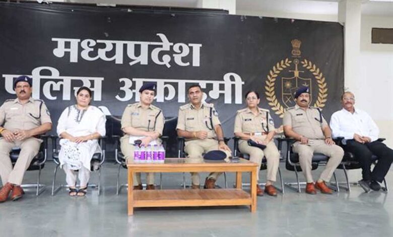 पुलिस प्रशिक्षण शालाभौंरी में 572 नव आरक्षकों के बुनियादी प्रशिक्षण सत्र का शुभारंभ पुलिस-प्रशिक्षण-शालाभौंरी-में-572-नव-आरक्षकों-के-बुनियादी-प्रशिक्षण-सत्र-का-शुभारंभ