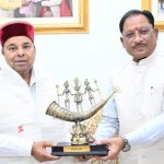 मुख्यमंत्री-विष्णुदेव-साय-से-कर्नाटक-के-राज्यपाल-श्री-थावरचंद-गहलोत-ने-की-सौजन्य-भेंट