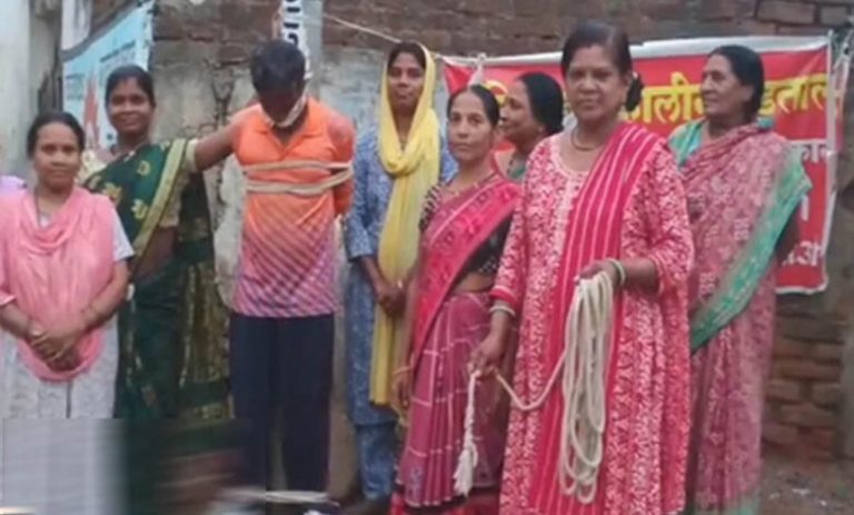 बालाघाट-में-पत्नी-का-अनोखा-एक्शन,-शराबी-पति-को-खंभे-से-बांधा;-बोली-शराब-छोड़ो,-वरना-यही-होगा