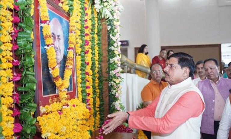मुख्यमंत्री-डॉ-यादव-ने-पूर्व-विधानसभा-अध्यक्ष-स्व.-रोहाणी-की-जयंती-पर-किया-नमन