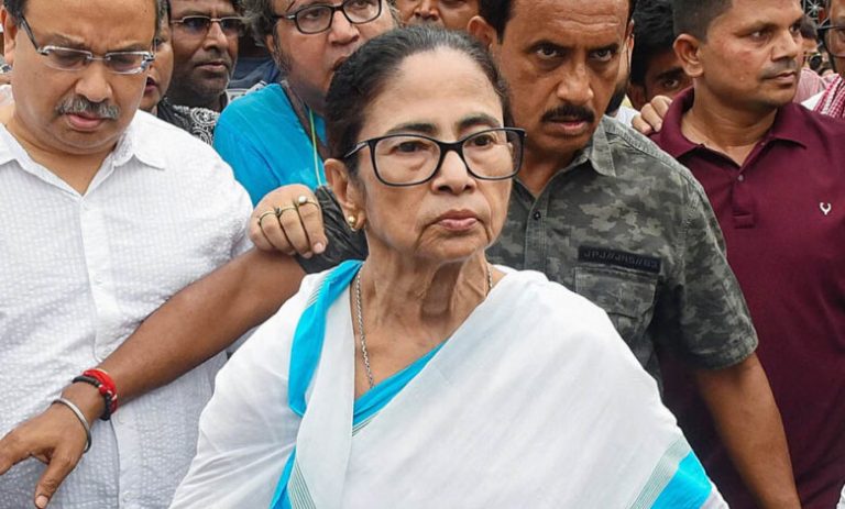 ममता-बनर्जी-को-हाईकोर्ट-से-बड़ा-झटका,-tmc-के-अकाउंट-फ्रीज-मामले-में-तत्काल-सुनवाई-से-इनकार