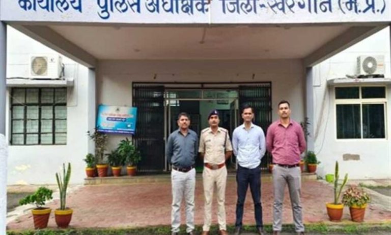 “सेफ-क्लिक-2.0”-अभियान-में-जागरूकता-के-साथ-राहत-भी-दे-रही-मध्यप्रदेश-पुलिस