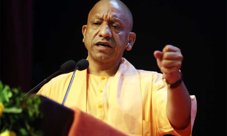 ग्राम-सचिवालय-में-1-जुलाई-से-बैठेंगे-लेखपाल,-अब-ग्रामीणों-को-नहीं-लगाने-पड़ेंगे-तहसील-के-चक्कर