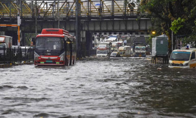 mumbai-rain-alert:-नहीं-थम-रही-बारिश,-अंधेरी-सबवे-बंद,-ठाणे-समेत-कई-इलाकों-के-लिए-imd-का-अलर्ट