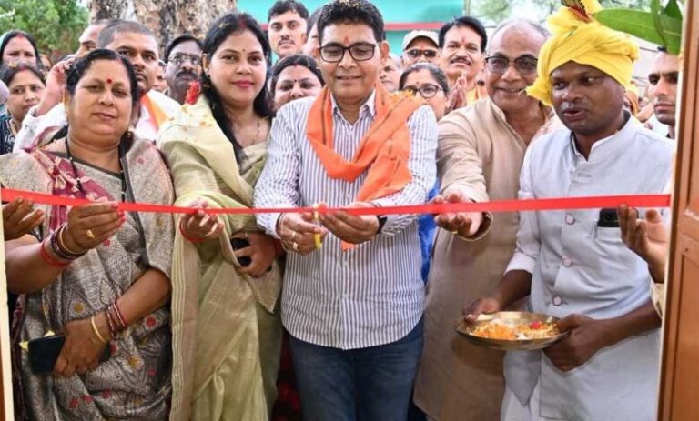 सरकार-गांव,-गरीब-और-किसानों-की-तरक्की-के-लिए-प्रतिबद्ध-मंत्री-टंक-राम-वर्मा