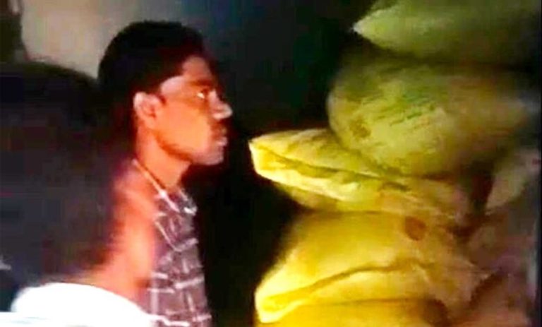 बेमेतरा-में-अवैध-उर्वरक-भंडारण-पर-बड़ी-कार्रवाई,-275-बोरी-यूरिया-जब्त;-किसानों-के-अधिकारों-की-रक्षा-के-लिए-राज्य-सरकार-सजग