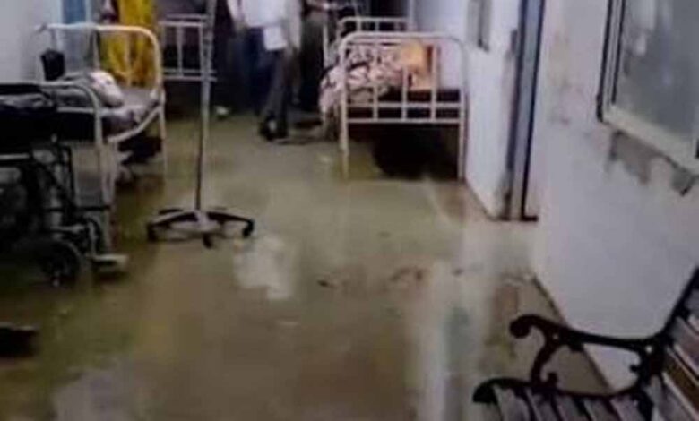 भिंड-के-गोहद-सिविल-अस्पताल-में-जलभराव,-प्रसूति-वार्ड-खाली-कराना-पड़ा