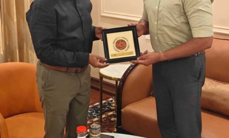 भारत-सरकार-के-पर्यटन-मंत्रालय-के-अतिरिक्त-सचिव-एवं-महानिदेशक-सुमन-बिल्ला-का-रायपुर-एयरपोर्ट-पर-हुआ-आत्मीय-स्वागत