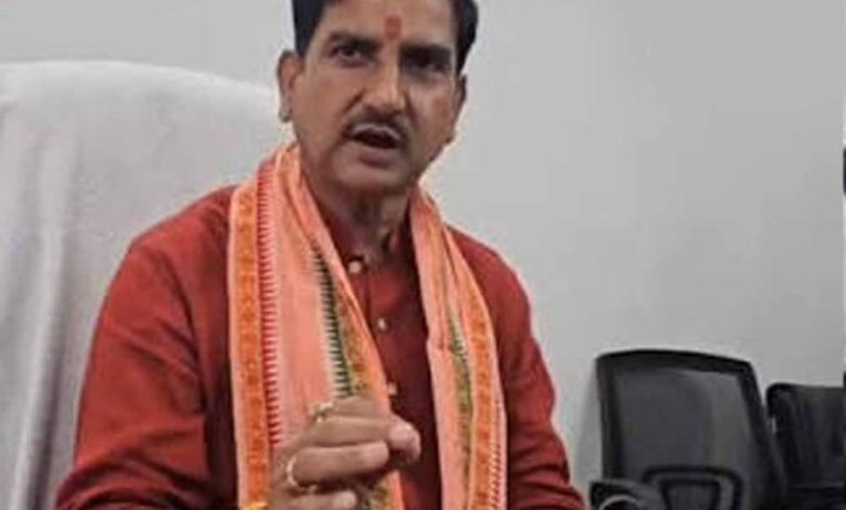 बिलासपुर-में-जल-जीवन-मिशन-की-सुस्ती-पर-भड़के-केंद्रीय-मंत्री-तोखन-साहू,-बिजली-कटौती-पर-भी-अधिकारियों-को-लगाई-फटकार
