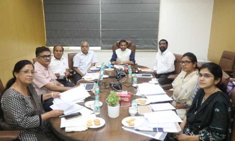 मध्यप्रदेश-राज्य-वित्त-आयोग-ने-राजस्व-विभाग-के-अधिकारियों-के-साथ-की-समीक्षा
