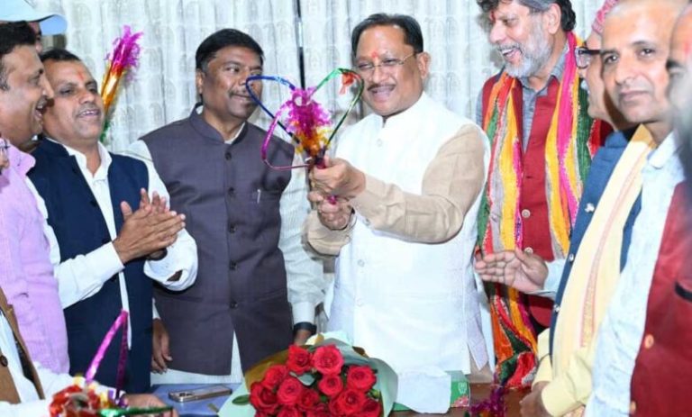 बस्तर-गोंचा-महापर्व-2026-का-निमंत्रण-लेकर-मुख्यमंत्री-विष्णु-देव-साय-से-मिले-प्रतिनिधि
