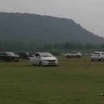 सूरजपुर-के-पर्यटन-स्थल-पर-कार-से-खतरनाक-स्टंट,-युवकों-का-वीडियो-चर्चा-में