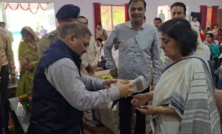 राजनांदगांव-में-शहादत-दिवस-पर-तत्कालीन-sp-विनोद-कुमार-चौबे-समेत-29-वीर-जवानों-को-श्रद्धांजलि