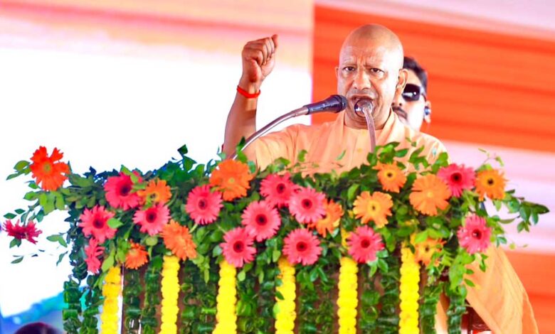 स्वयं-सहायता-समूहों-से-ग्रामीण-उद्यम-तक:-उत्तर-प्रदेश-की-अर्थव्यवस्था-को-नई-ताकत-दे-रहीं-महिलाएं